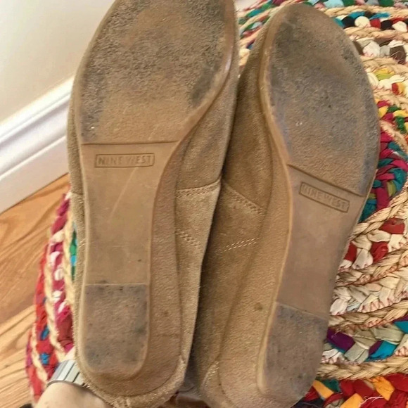 Nine  West beige suede leather small wedge ankle boots - Picture 5 of 6